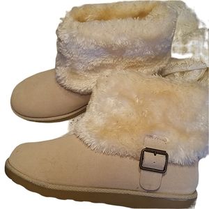 Winter Booties Size 7 Cream with Faux Fur NWOT